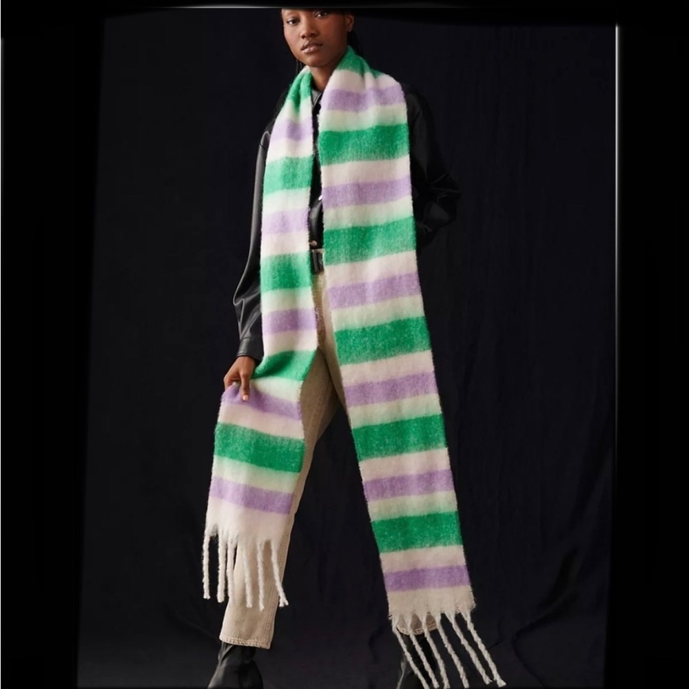 New ANTHROPOLOGIE Maeve Womens Cozy Fringe Scarf White Purple Green Striped